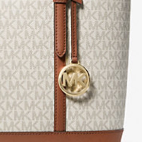 NWT MSRP $450 Michael Kors Jet Set Logo Tote, 10 X 15 X 5 inches! 👜 - Picture 4 of 4